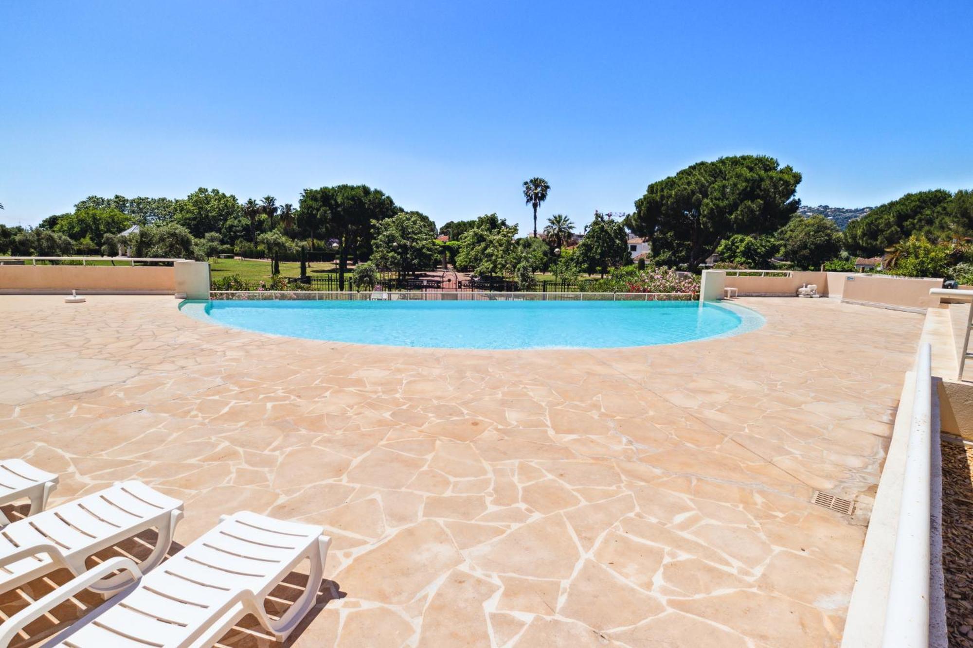 Duplex Villa Les Pins 89M2 Et Terrasse 30M2 Antibes Bagian luar foto